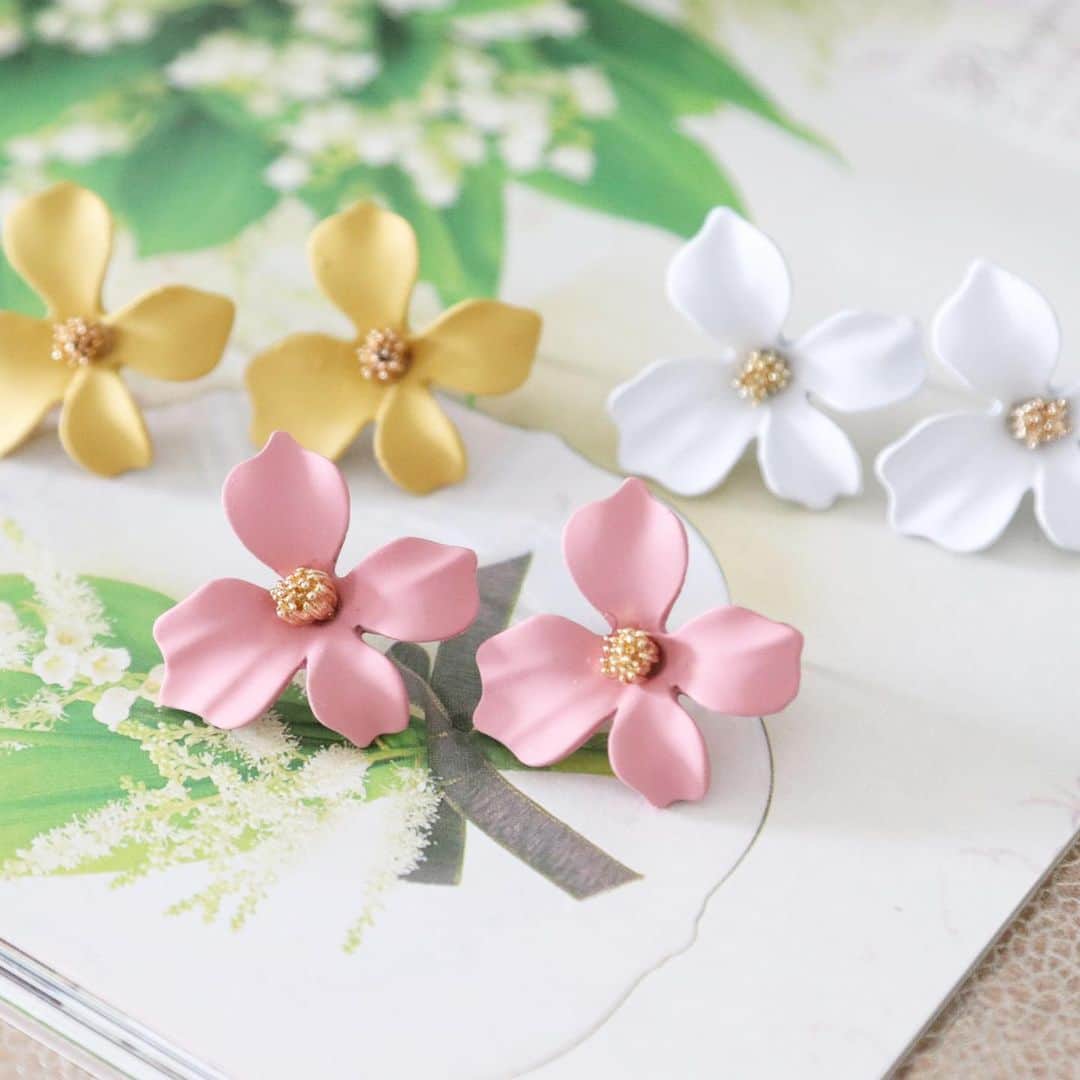 のインスタグラム：「再入荷と新商品の販売を開始しました♡ 夏らしいアイテムが揃っております！ ぜひチェックしてみて下さいね☆ http://spara-luxuryshop.com」