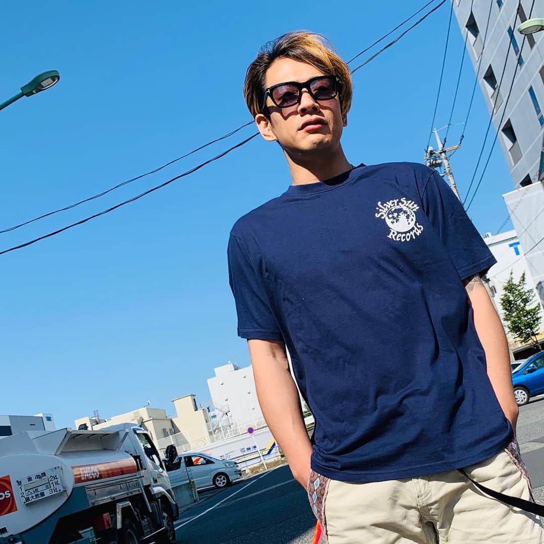 Nothing’s Carved In Stoneさんのインスタグラム写真 - (Nothing’s Carved In StoneInstagram)「【NEW GOODS】﻿﻿﻿﻿﻿﻿ Silver Sun Records T（紺）3,000円﻿﻿﻿﻿﻿ SIZE：S / M / L / XL（村松 S着用）﻿﻿﻿﻿﻿ ※白、黒も販売します。﻿ ﻿ 来週からの"Tour Beginning"より販売します。札幌、福岡公演のみチケットは発売中です。﻿﻿﻿﻿ ﻿﻿﻿﻿﻿ "Live at 野音 2019 〜Tour Beginning〜"﻿ 6/22(土)日比谷野外大音楽堂﻿ SOLD OUT!!﻿ ﻿﻿﻿﻿﻿ "Tour Beginning Extra Show"﻿ 7/1(月)札幌PENNY LANE24﻿ OPEN 18:30 / START 19:00﻿ ﻿ 7/5(金)福岡DRUM LOGOS﻿ ﻿﻿﻿﻿﻿OPEN 18:00 / START 19:00﻿ ﻿ 〈チケット〉﻿﻿﻿﻿﻿ 前売り：3,900円（ドリンク代別）﻿﻿﻿﻿﻿ ﻿ #nothingscarvedinstone #ナッシングス #ncis #silversunrecords #beginning」6月13日 17時04分 - nothingscarvedinstone