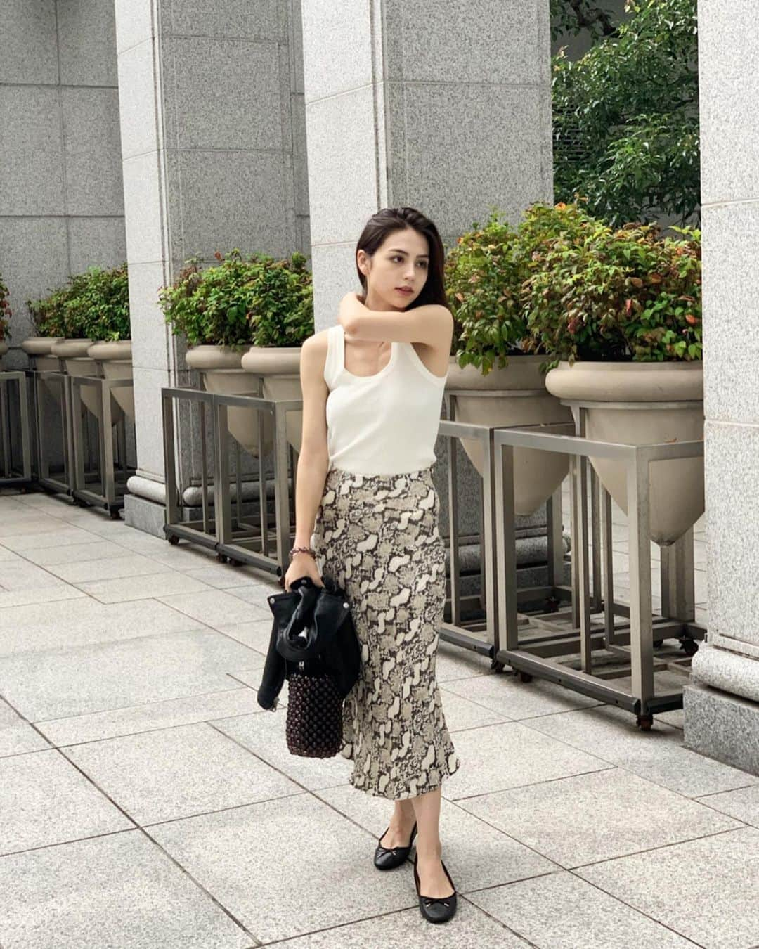 ジェイミー夏樹さんのインスタグラム写真 - (ジェイミー夏樹Instagram)「when things change inside you, things change around you ...☁️✨ #私服 #ootd #🐍 #summer #fashion」6月13日 17時01分 - jaimie__official