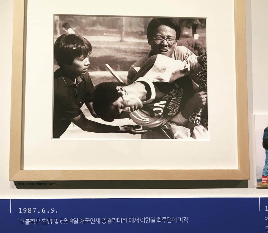 イム・ジヒョンさんのインスタグラム写真 - (イム・ジヒョンInstagram)「30년이 지난 지금.. 6월을 기억하겠습니다. 신촌 #이한열기념관」6月13日 17時05分 - r0salim