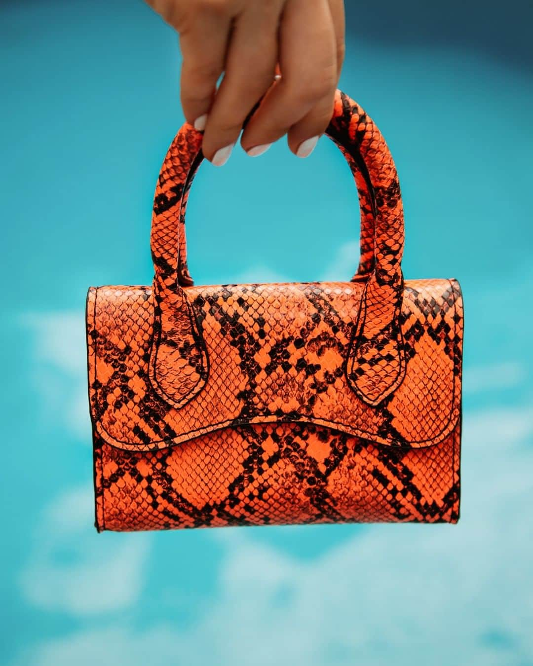 ASOSさんのインスタグラム写真 - (ASOSInstagram)「Freshly squeezed 🍊 🔎 ASOS DESIGN micro snake-print grab bag (1477299)」6月13日 17時05分 - asos