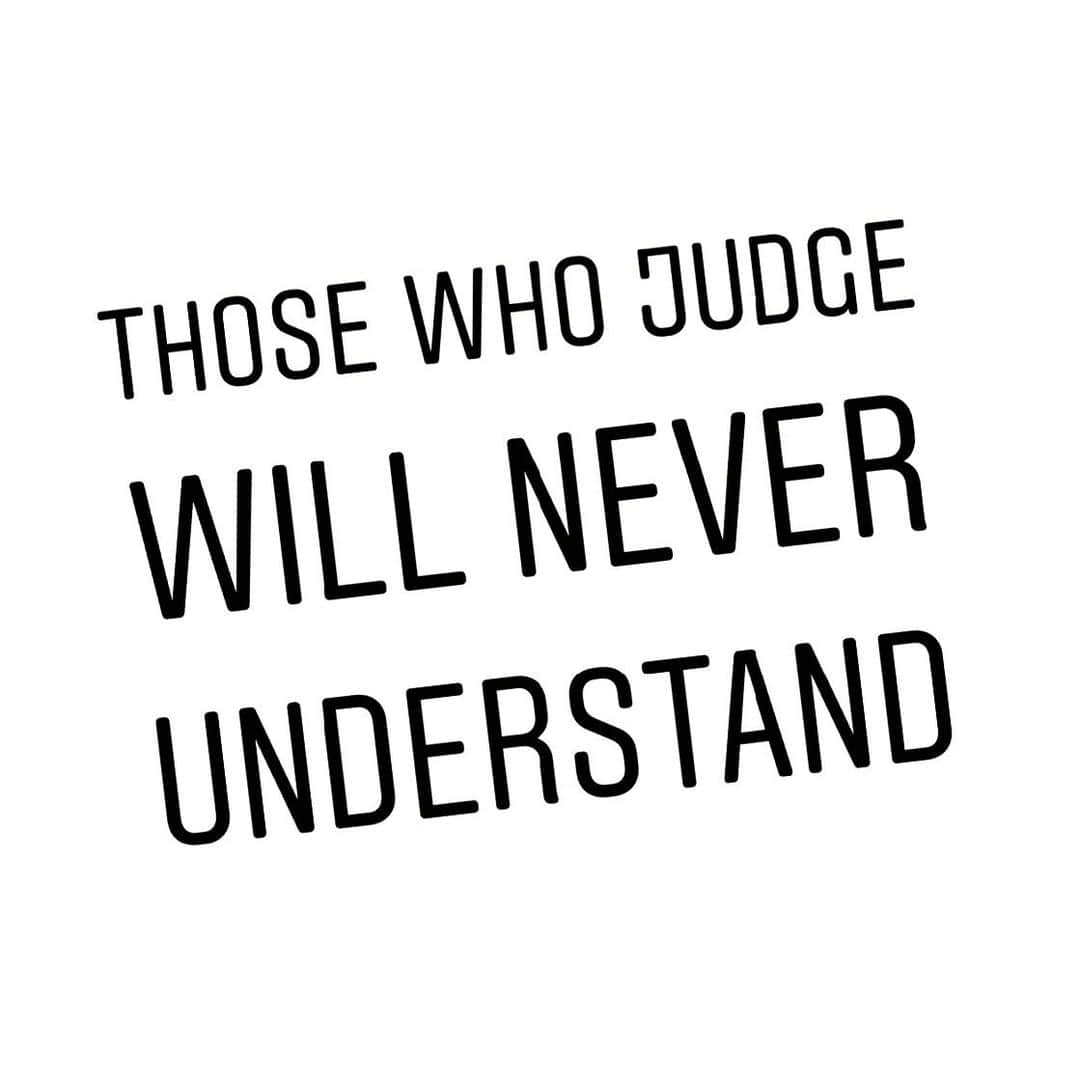 トレーシー・キスさんのインスタグラム写真 - (トレーシー・キスInstagram)「Those who judge will never understand because those who understand will never judge my darlings. Blowing out somebody else’s light will not make yours shine brighter. Recently I had a bully try to hate on me for being fun and energetic with my boyfriend, having a laugh with a group of friends in a quiet space when nobody else was around. The bully saw a picture of me with my boyfriend and slated everything about me - from a picture!? Imagine all that you are, your energy, personality and ability all discarded and unkind judgement being passed simply on a picture that says nothing. Unfortunately the bully didn’t know me, had never met me and had no idea about the life that I lead, so when they said such horrible things about me and I informed them otherwise they became even more angry and unkind. Bullies thrive on putting other people down to make themselves feel better, they take out their insecurities on others and have a constant need to feel better and more successful than the people around them. Yet when they come a across a kind, happy and successful person they have no idea what to do because they’re so used to being angry and unkind. I’m thankful that the people who I surround myself with are nothing like this, I hope that the bully can learn to love and accept themselves so that they can in turn love and be loved by others because life is a lonely place if you fill it with negativity 🙏🏼 ------------------------ #bully #bullying #troll #trolling #tracykiss #gymlife #bodygoals #feminism #muscles #earnedit #tattoo #healthy #bodytransformation #inspiration #gains #motivation #ootd #fashion #weightloss #fitness #success #girlpower #redhead #ootn #lotd #veganism #girl #gym #bodybuilding #vegan」6月13日 17時11分 - tracykissdotcom