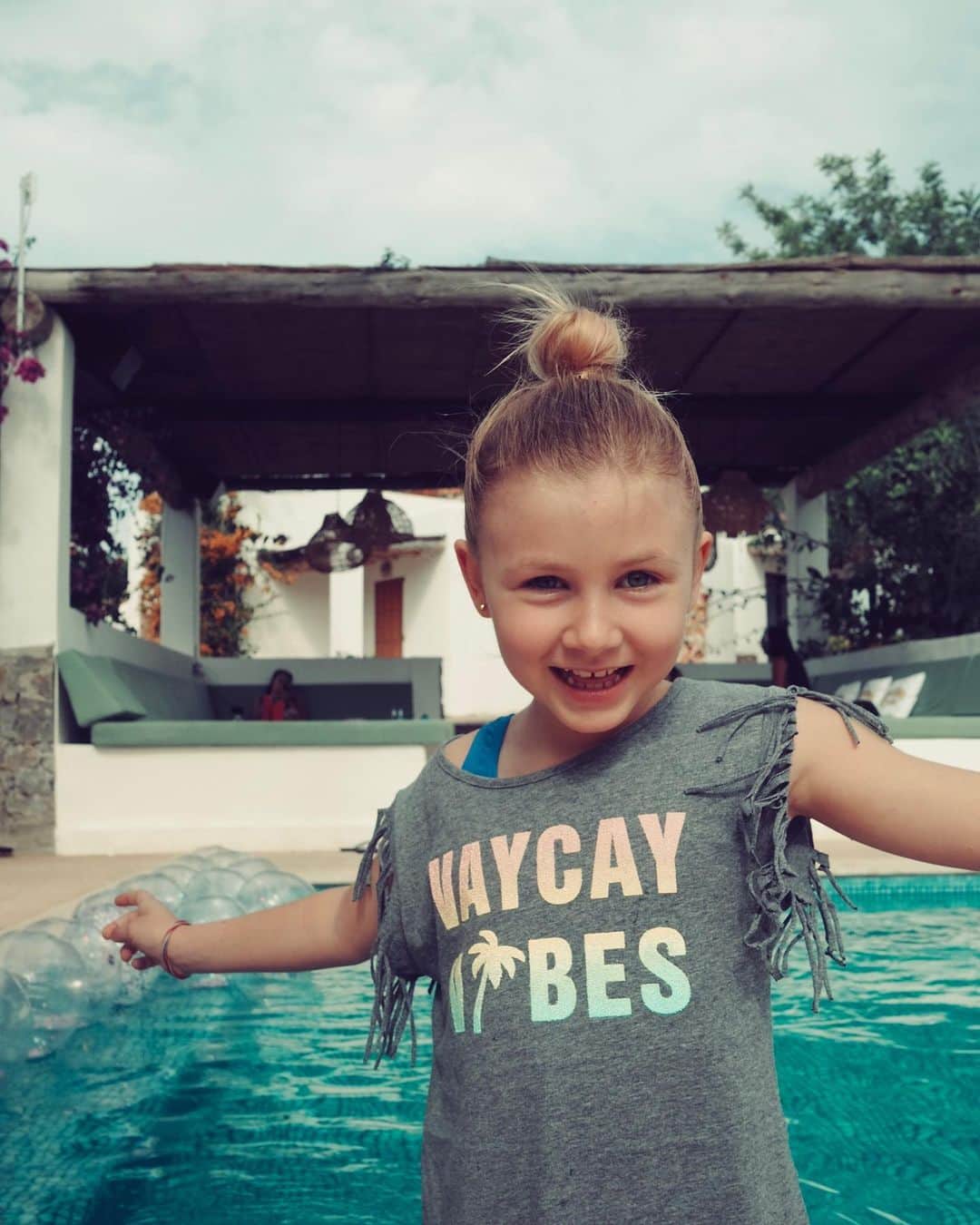 ルー・ティーズデールのインスタグラム：「Baby Lux ☁️」