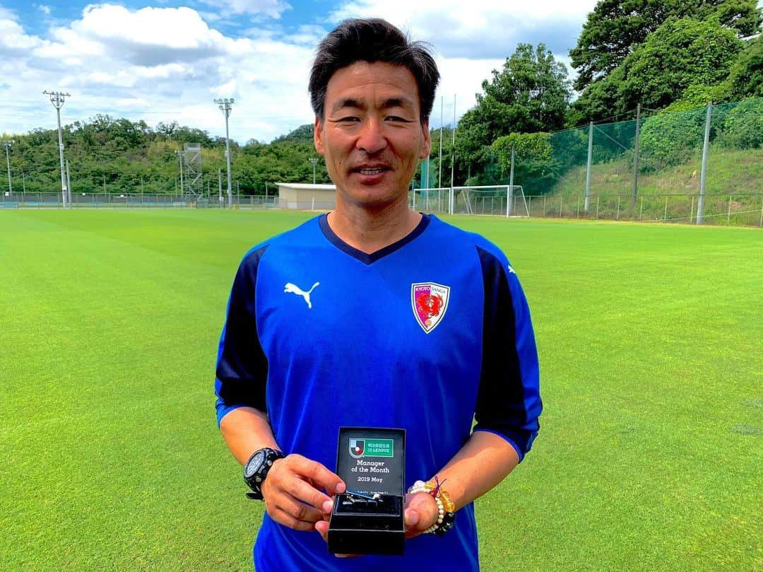 京都サンガF.C.さんのインスタグラム写真 - (京都サンガF.C.Instagram)「5月の「２０１９ 明治安田生命Ｊ２リーグ KONAMI月間優秀監督賞」を #中田一三 監督が受賞㊗️🎉 #sanga #京都サンガ #TEAM京都 #闘紫」6月13日 17時29分 - kyotosanga_official