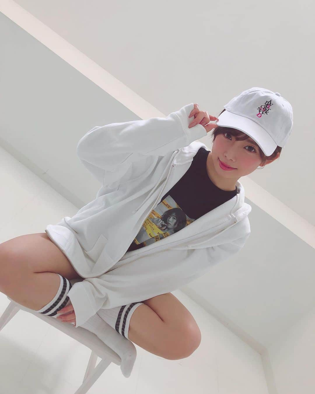 紗倉まなさんのインスタグラム写真 - (紗倉まなInstagram)「🧢×👕 SOFT ON DEMAND💓」6月13日 17時22分 - sakuramanateee