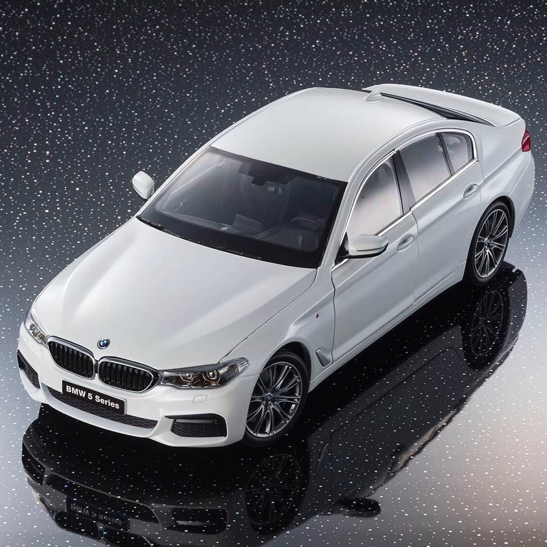 kyosho_official_minicar toysさんのインスタグラム写真 - (kyosho_official_minicar toysInstagram)「. 1:18 DieCast Model BMW 5 series #bmwlife #bmwmpower #bmwmotorsport #bmwru #bmwfamily #bmwfanatics #bmwusa #bmwlove #BMWrepost #cars #bestcar #bmwm5 #bmwclub #bmwgermany #diecastmodel #kyosho #京商 #ミニカー #motorsport #luxurycars #interior #amazing #coupe #hypercar  www.kyosho.com」6月13日 17時23分 - kyosho_official_minicar_toys