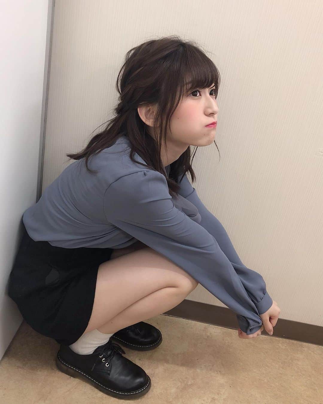 朝日花奈のインスタグラム：「この前の握手会のお洋服 1つめ♡  普段しない格好だったから みんなに"かわいい？🥺" って聞き回ってたw  好評で嬉しかったです(⌯˃̶᷄ ⁻̫ ˂̶᷄⌯)💓 06.08 @幕張メッセ」