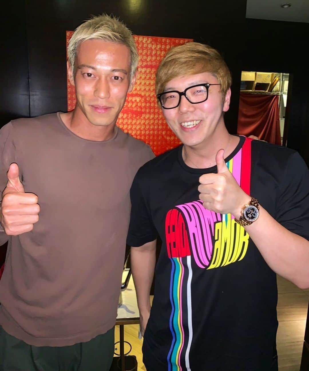 HIKAKINのインスタグラム：「ケイスケホンダこと本田圭佑さんの誕生日を祝わせて頂きました！😎🎉 #ヒカキン #hikakin #KeisukeHonda」
