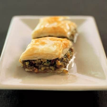 ナイジェラ・ローソンさんのインスタグラム写真 - (ナイジェラ・ローソンInstagram)「A little something to sweeten your week: Baklava is #recipeoftheday  Photograph by @petrinatinslay  And to get the recipe, click on link in bio.  To clarify, proceed as follows: tap on my name, which will take you to a page that has a link on it that says www.nigella.com/instagram. When you click on this link, it will take you to a page of photographs: click on the photograph of the recipe in question!」6月13日 17時53分 - nigellalawson