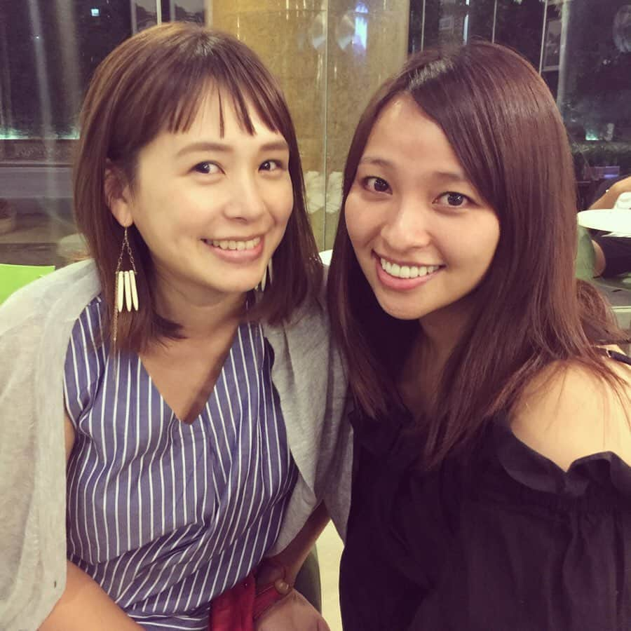 石井あみさんのインスタグラム写真 - (石井あみInstagram)「@misakiayame  女優の水崎綾女ちゃんがセブ入り！ 何気に古くからの知り合い。 今回は @ahgs_english_academy に留学中で、久しぶりに会うことが出来ました。  授業に撮影に、エンジョイしてました✨ おもしろ話(本人からしたらそうじゃないけど)もたくさん聞けて楽しかった！  思うんですよ、どんな大変な辛い経験も、ネタにしたもの勝ちだなぁって。 ちゃんと糧にして、 血となり骨となり、その人を形成してる！人生ネタの数🤙  セブ島は リフレッシュには最高の場所🇵🇭 日本から近いし気候もいいし、 リーズナブルだし英語圏だし。 留学費用も欧米の1／3で来られちゃう。  #水崎綾女#語学留学 ◇─◇─◇─◇─◇─◇─◇─◇─◇─◇─◇─◇─◇─◇─◇ ［CEBUYOLO〜you only live once〜］ http://www.cebuyolo.com セブ島留学をサポートさせて頂いています。 無料相談はDM、メールにてお待ちしております✰ #cebu#セブ#cebuyolo#セブ島留学#セブ留学#セブ島親子留学#セブ島母子留学#語学留学#母子留学#親子留学#세부#セブ移住#セブ島移住#セブライフ#cebulife#セブ在住#セブ生活#セブ子育て#海外子育て#ママ#セブヨロ ◇─◇─◇─◇─◇─◇─◇─◇─◇─◇─◇─◇─◇─◇─◇」6月13日 17時53分 - ami_cebuyolo