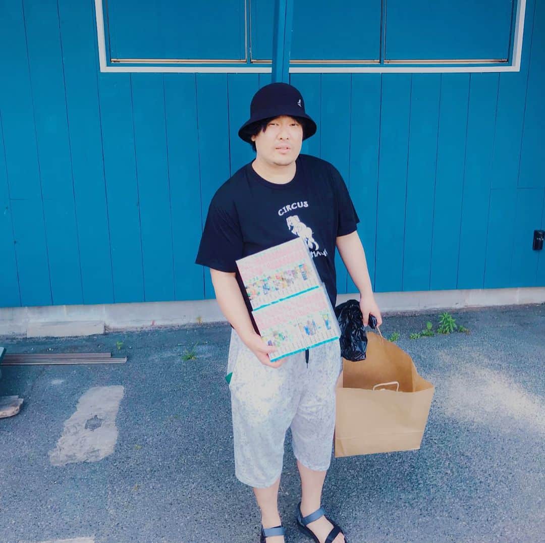 岡崎体育さんのインスタグラム写真 - (岡崎体育Instagram)「buy as an adult」6月13日 17時54分 - okazaki_taiiku