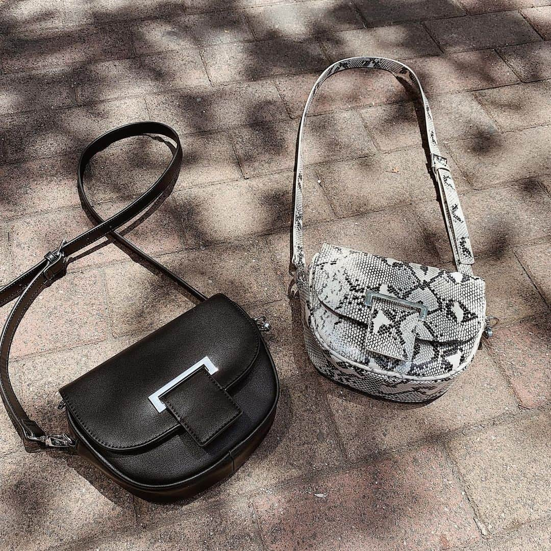 EVRISさんのインスタグラム写真 - (EVRISInstagram)「⠀⠀ 【6/14(金)発売予定 新作アイテム】 ⠀⠀ #SEMICIRCLEショルダーBAG mix / black⠀ ¥8,990+tax ⠀ ________________________________________________ 発売中アイテムは @evris_official のTOPからチェック✔︎ ⠀ #EVRIS  #evris19ss #newin #fashion #RUNWAYchannel #newarrival #trend  #design  #comingsoon」6月13日 18時00分 - evris_official