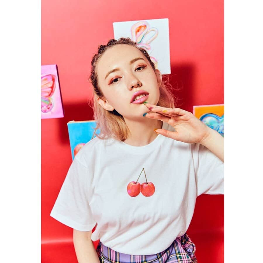 WEGOさんのインスタグラム写真 - (WEGOInstagram)「🍒monet×WEGO Collaboration🍒 武蔵野美術大学 油絵学科に在籍しながら東京を拠点に作家として活動するmonetさんとのコラボアイテム発売が決定。 彼女の書き下ろしデザインをプリントしたTシャツをはじめ、雑貨も発売予定。 コラボアイテムはWEGO一部店舗にて6/27(木)〜発売スタート！  @arturtle128  #monet#wego#collaboration」6月13日 18時00分 - wego_official