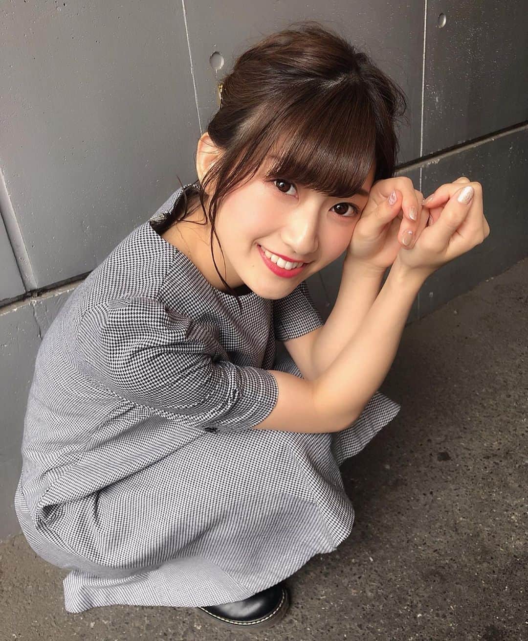 朝日花奈のインスタグラム：「握手会のお洋服 2つめ☺︎ 夏海ちゃんにお借りしました🐸 リーブナトゥーミー。 Aラインのワンピースかわいい💓  06.08 @幕張メッセ」
