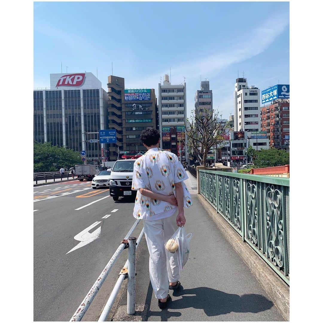 加津塔さんのインスタグラム写真 - (加津塔Instagram)「#instafashion#instagood#instawhite #whitecode#bluesky#yellowflowers #tokyo#japan#thankyou」6月13日 18時09分 - katsutou