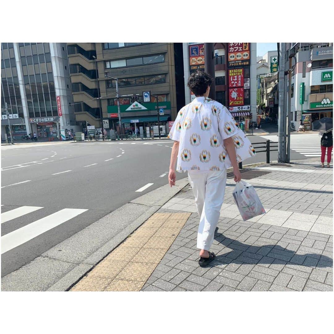 加津塔さんのインスタグラム写真 - (加津塔Instagram)「#instafashion#instagood#instawhite #whitecode#bluesky#yellowflowers #tokyo#japan#thankyou」6月13日 18時09分 - katsutou