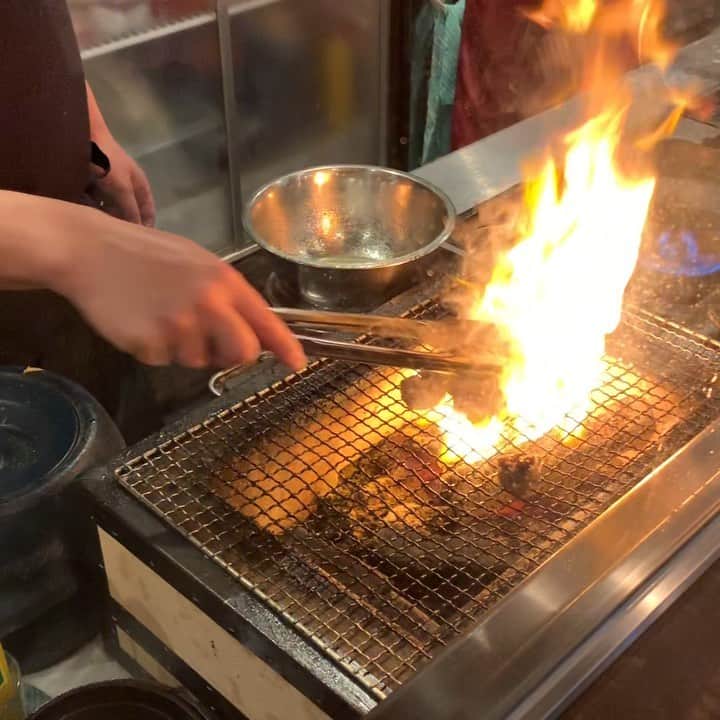 わっきーのインスタグラム：「福岡/中洲川端駅から徒歩1分！ 宮崎地鶏料理満載の「地鶏バル鶏冠」へ。 こちらは、宮崎じどっこ炭火焼き。 #福岡グルメ #博多グルメ #宮崎グルメ  #youtube #youtuber #ユーチューバー  #わっきーtv #わっきー #食レポ #飯テロ #地鶏 #地鶏バル #地鶏バル鶏冠  #からあげ #唐揚げ #チキン南蛮 #煮卵」