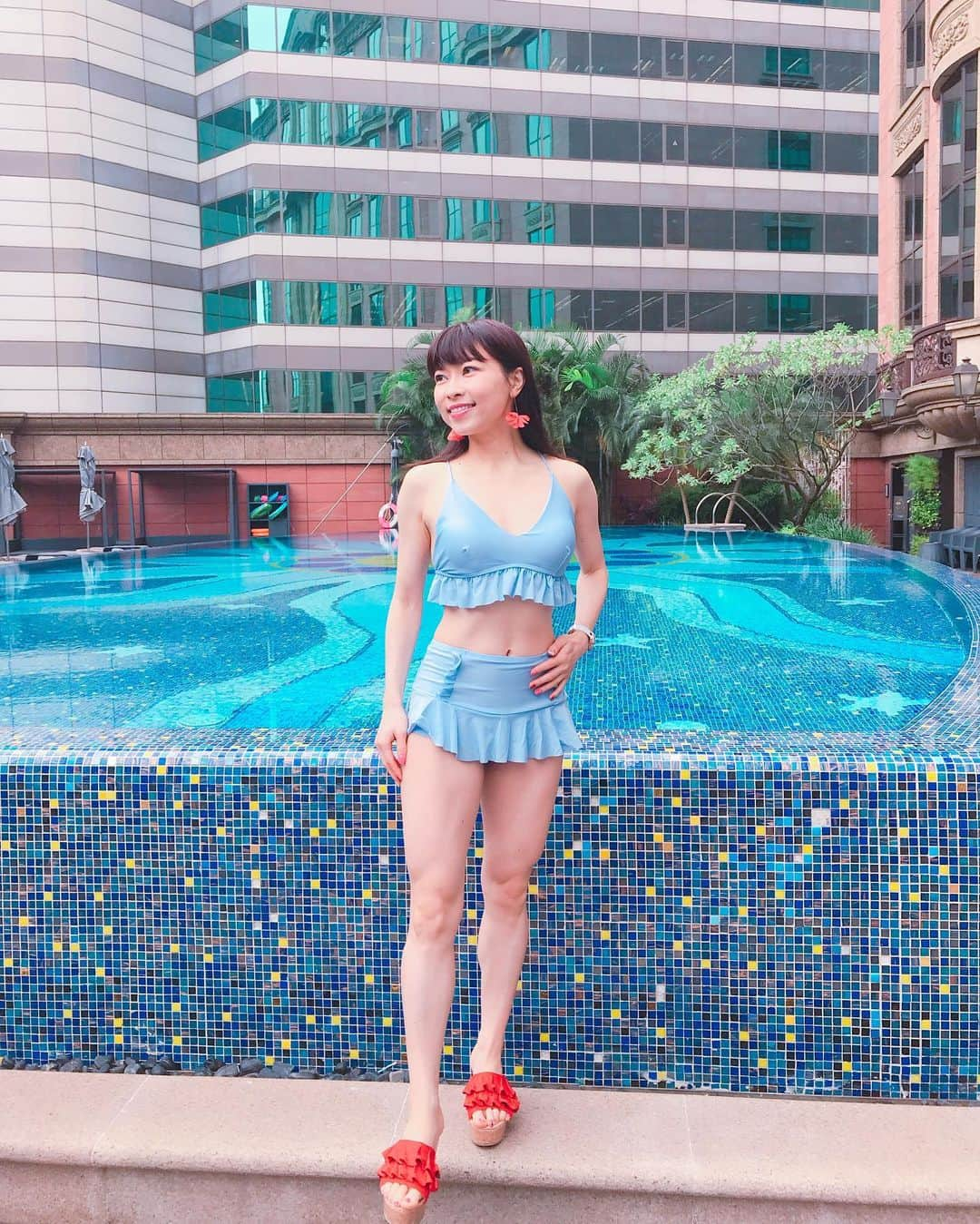 DJ MIYAさんのインスタグラム写真 - (DJ MIYAInstagram)「やっほーぉぉ💗昨日の午後はpoolでまったりー💗in  taipei💗 . . この水着は、@17kg_official イチナナキログラム  さんの💗💗 水色のset upが気に入りましたーぁぁ💗 . . . 💗マンダリンオリエンタル台北ホテルのプールでcheck outまでくつろぎましたぁー❤️ . ❤️💗resort最高❤️ 「マンダリン オリエンタル台北（台北文華東方酒店）」に宿泊しました☆彡 . .  写真は、hotelの方が撮ってくれていますぅ💗写真上手に撮ってくださって嬉しい❤️ . ありがとうございます😊 .  客室の広さは全室約55㎡以上でかなりゆったり～。 サービス、ホテルでお会いする従業員の皆さんが素晴らしくて、ほんと癒されました❤️ . . .  敦化北路沿いにあって、とっても寛げるラグジュアリーホテルです♪💗 . . . . .  #ホテルプール #リゾート #プール #水着 #ビキニ #MandarinOrientalTaipei #マンダリンオリエンタル台北 #台北文華東方酒店 #ラグジュアリーホテル #台北旅行　#台湾　#台北女子旅　#台湾一人旅　#旅インスタグラマー　#旅ブロガー  #台湾女子旅  #taipei #マンダリンオリエンタルホテル #ホテル好き　#今日のコーデ #水着  #ファッションコーデ　#今日のメイク　#今日のコーディネート　#タビジョ　#海外旅行好き #台湾旅行 #旅大好き #高級ホテル #トラベラー」6月13日 18時19分 - dj_miya