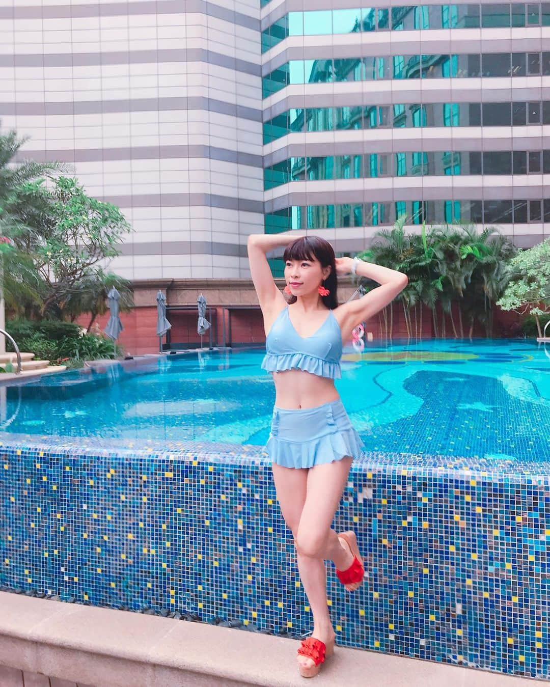 DJ MIYAさんのインスタグラム写真 - (DJ MIYAInstagram)「やっほーぉぉ💗昨日の午後はpoolでまったりー💗in  taipei💗 . . この水着は、@17kg_official イチナナキログラム  さんの💗💗 水色のset upが気に入りましたーぁぁ💗 . . . 💗マンダリンオリエンタル台北ホテルのプールでcheck outまでくつろぎましたぁー❤️ . ❤️💗resort最高❤️ 「マンダリン オリエンタル台北（台北文華東方酒店）」に宿泊しました☆彡 . .  写真は、hotelの方が撮ってくれていますぅ💗写真上手に撮ってくださって嬉しい❤️ . ありがとうございます😊 .  客室の広さは全室約55㎡以上でかなりゆったり～。 サービス、ホテルでお会いする従業員の皆さんが素晴らしくて、ほんと癒されました❤️ . . .  敦化北路沿いにあって、とっても寛げるラグジュアリーホテルです♪💗 . . . . .  #ホテルプール #リゾート #プール #水着 #ビキニ #MandarinOrientalTaipei #マンダリンオリエンタル台北 #台北文華東方酒店 #ラグジュアリーホテル #台北旅行　#台湾　#台北女子旅　#台湾一人旅　#旅インスタグラマー　#旅ブロガー  #台湾女子旅  #taipei #マンダリンオリエンタルホテル #ホテル好き　#今日のコーデ #水着  #ファッションコーデ　#今日のメイク　#今日のコーディネート　#タビジョ　#海外旅行好き #台湾旅行 #旅大好き #高級ホテル #トラベラー」6月13日 18時19分 - dj_miya