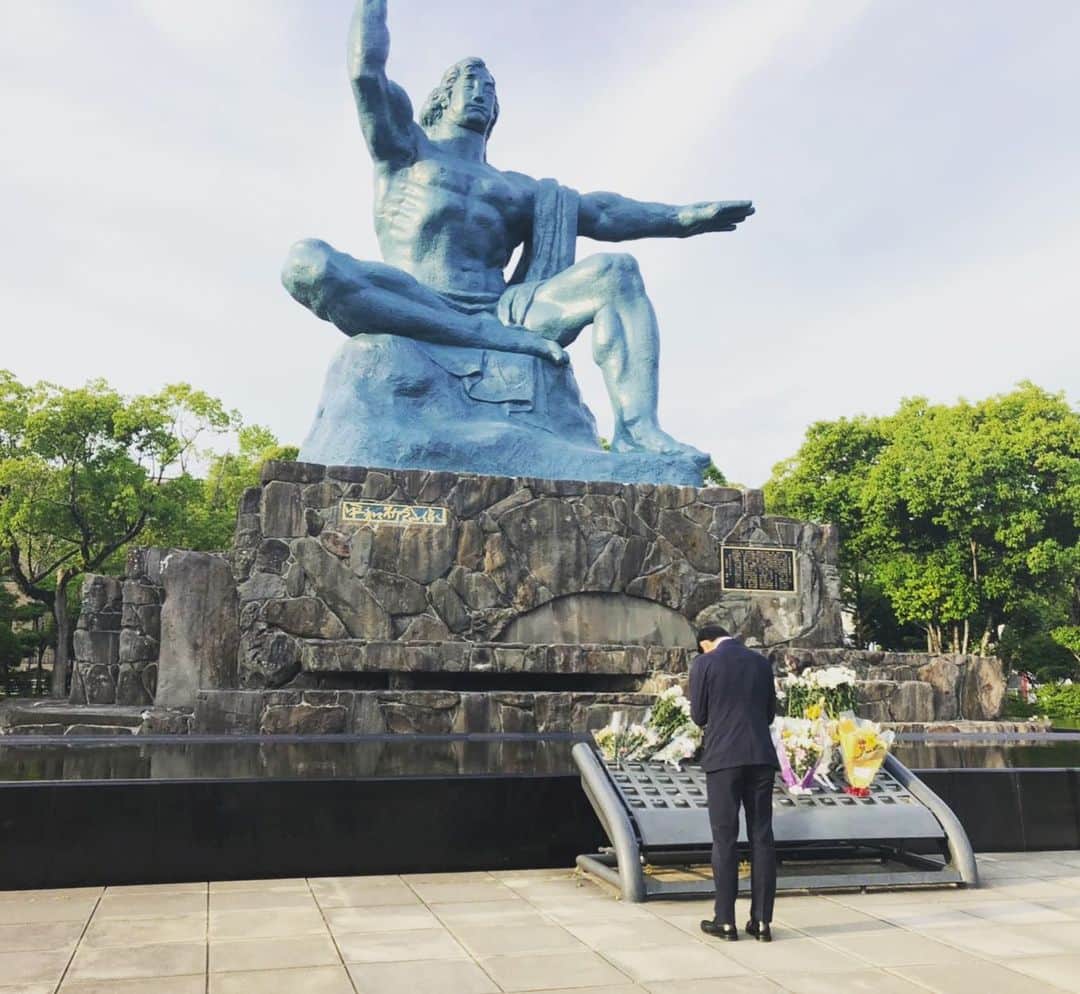 山本左近さんのインスタグラム写真 - (山本左近Instagram)「絶対に来たかった場所  長崎の平和公園 平和記念像  被曝諸霊のご冥福を祈り、この惨禍が再び地上に繰り返されることのないよう世界恒久の平和を祈ります  #平和記念像」6月13日 18時25分 - sakon_yamamoto