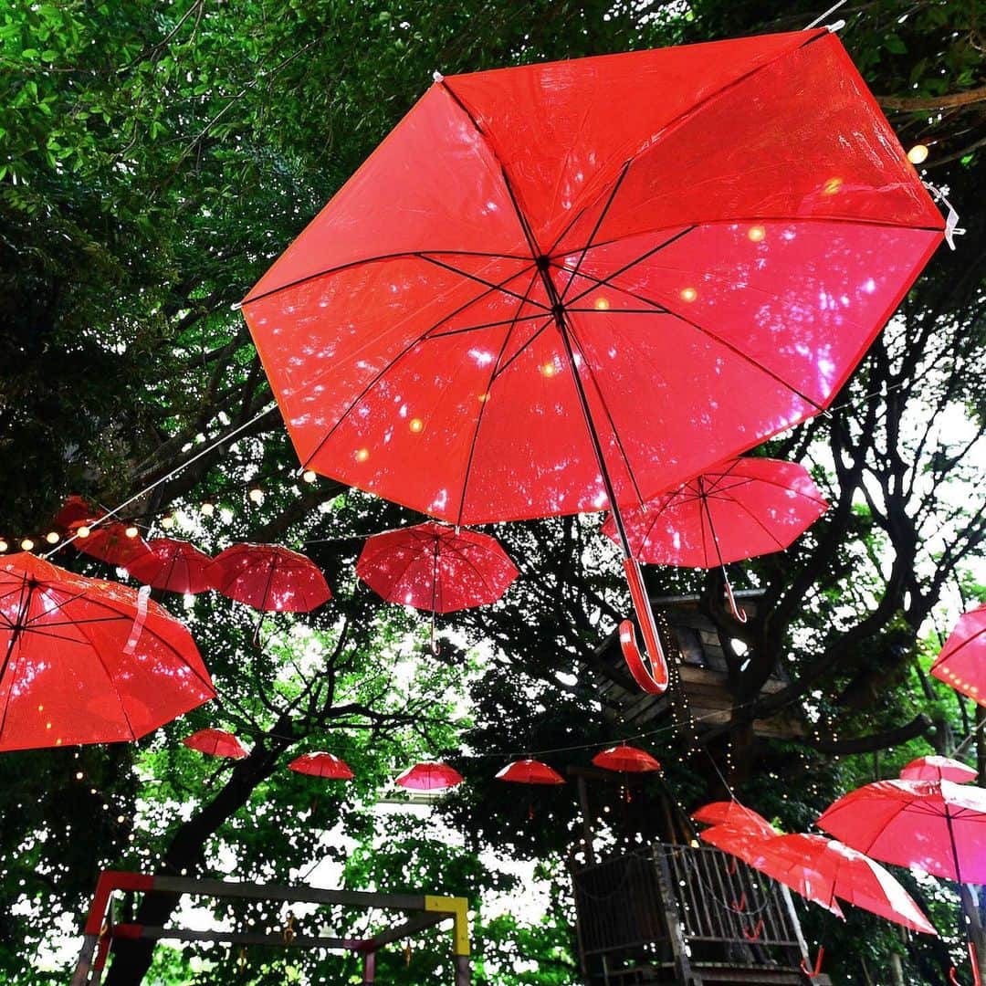 The Japan Timesさんのインスタグラム写真 - (The Japan TimesInstagram)「June is the rainy season for most of Japan, and Chiba Prefecture is marking the changing weather with an "umbrella forest." The Tsubakimori Komuna community space in Chiba Park has hundreds of parasols hung up that add some color to the area. The umbrellas will be up until July 15. (@miura.yoshiaki photos) . . . . . . #Japan #Tokyo #Chiba #art #umbrella #travel #日本 #千葉 #千葉市 #椿森コムナ #アウトドア #アート #梅雨 #雨 #傘 #☂️」6月13日 18時25分 - thejapantimes