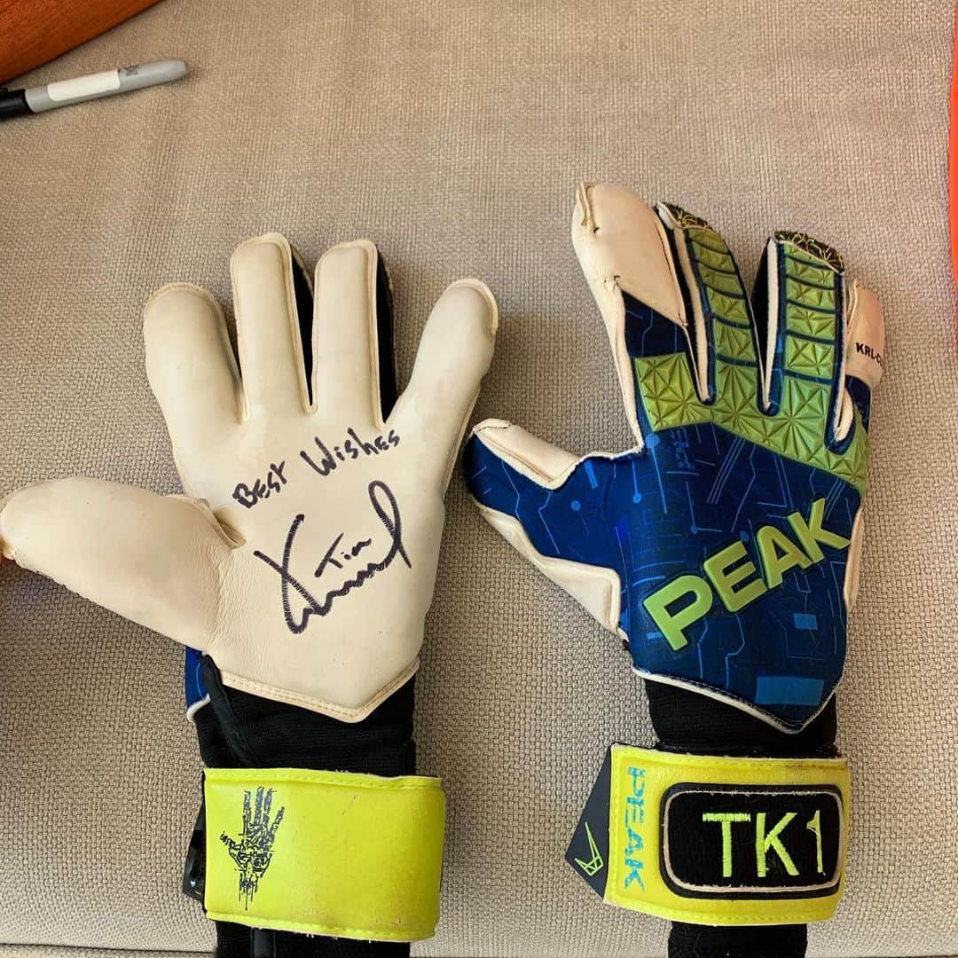 ティム・クルルさんのインスタグラム写真 - (ティム・クルルInstagram)「Exciting start of the season.. @browno_  you predicted it right so you are the winner of the gloves.. DM @peakelitesports your details and they will be with you soon.. For the ones who didn’t win there is a 24 hour 50% off code you can find on @peakelitesports .. #fans #giveaway #peak」6月13日 18時26分 - timkrulofficial