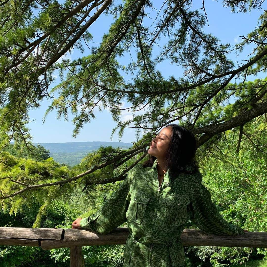 Amata Chittaseneeさんのインスタグラム写真 - (Amata ChittaseneeInstagram)「Green is now my forever 🐝🌼🌳」6月13日 18時40分 - pearypie