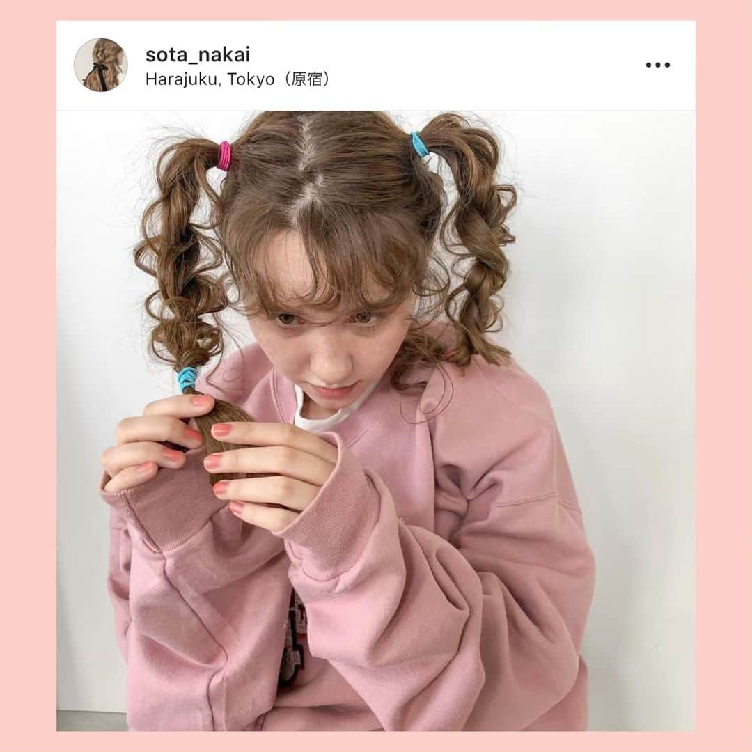 bis_web bis [ビス] さんのインスタグラム写真 - (bis_web bis [ビス] Instagram)「hair arrange﻿ ﻿ ﻿ 🍒﻿ ﻿ ﻿ ﻿ おしゃれでガーリーなヘアアレンジをしたいあなたは、@sota_nakai さんのアレンジをお手本にして♡﻿ ﻿ 明治神宮前 原宿エリアのサロン﻿ so. 【 ソー 】の stylist / hairmake のソウタさん。﻿ ﻿ bisで大人気の佐藤ノアちゃんのヘアアレンジも担当することも💕﻿ ﻿ おしゃれガーリーなヘアアレンジをチェックしてね！﻿ ﻿ ﻿ ﻿ #ヘアアレンジ #アレンジ #ヘアメイク #アレンジ #hair #ヘア #髪型 #ヘアメイク #三つ編み #みつあみ #くるりんぱ #ガーリー #ツインテール #リボンヘアアレンジ #ゆるふわアレンジ #bis_web #bis #佐藤ノア #ヘアメイク #トレンド #ミディアムヘア #ロングヘア」6月13日 18時49分 - bis_web