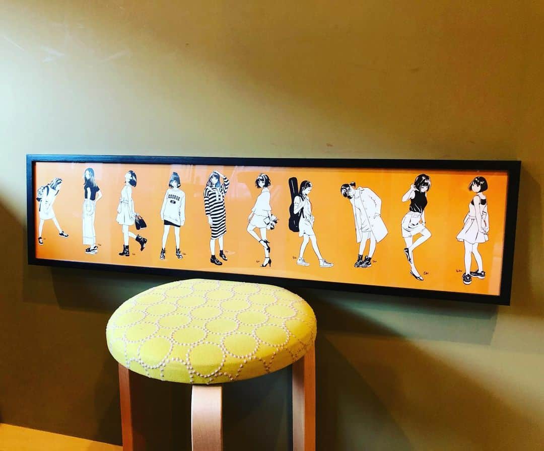 ひうらさとるのインスタグラム：「江口寿史せんせのイラストレーション展「彼女」で買ったポストカード10枚を並べて額装したら、めちゃくちゃかわいいことに！ モチベーションを上げるために仕事場に飾ろう❤︎ #江口寿史 せんせ #彼女」
