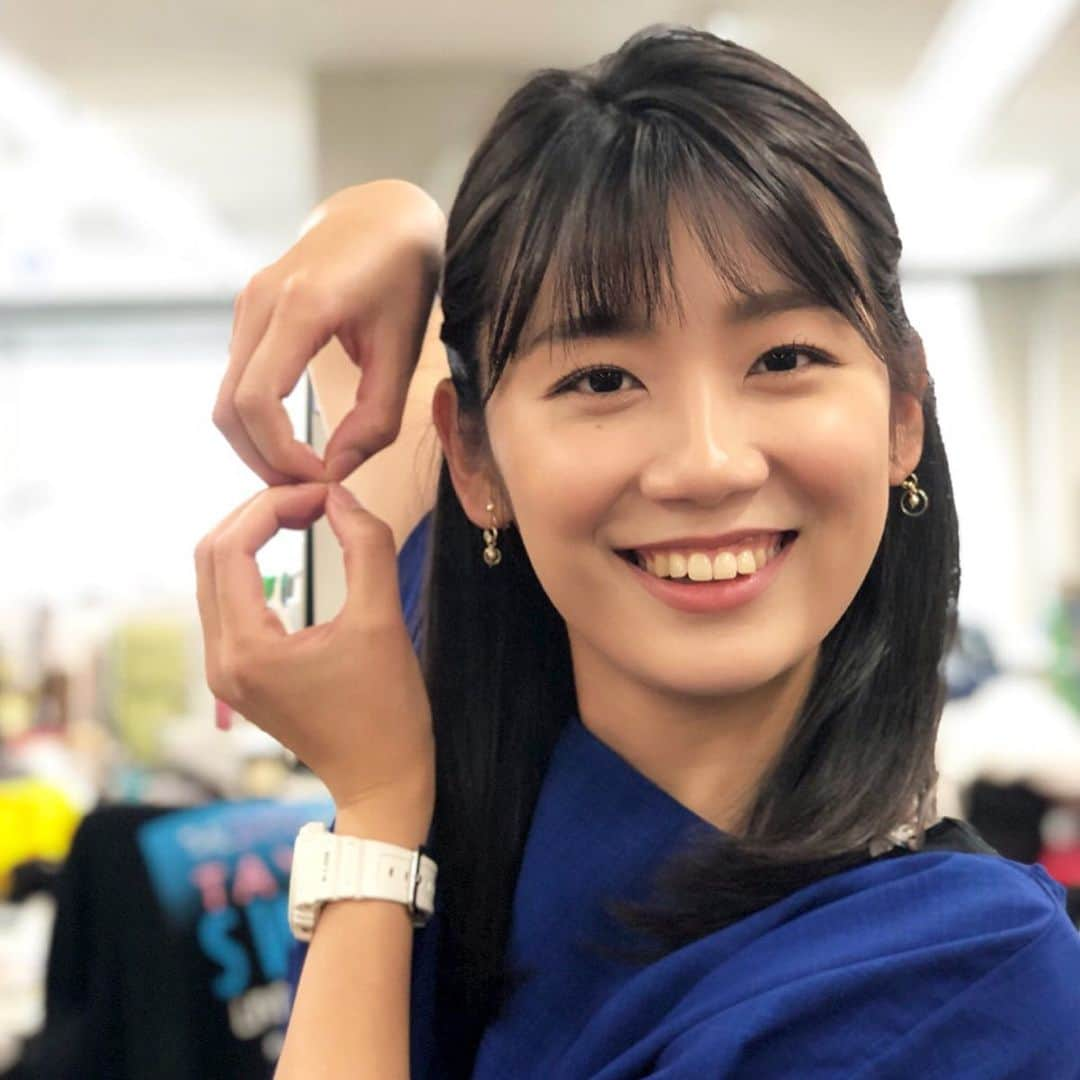 宮澤智さんのインスタグラム写真 - (宮澤智Instagram)「★ 少し前、衣装でお借りしたピアスが 8の形！ 必死に手で8を作ろうとしましたが肩周りが硬くてだめでした😅😂 新美ちゃんはとても綺麗な8！ 肩周りが柔らかいんだね🥺✨ #フジテレビ の8 #∞ かも #衣装 #ピアス #新美有加 アナ」6月13日 18時47分 - tomo.miyazawa