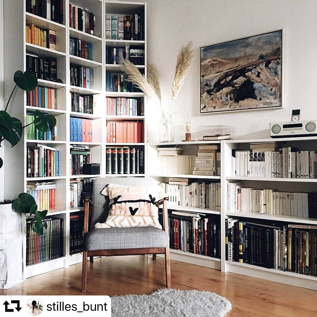 IKEA Austriaさんのインスタグラム写真 - (IKEA AustriaInstagram)「Die Leseecke von @stilles_bunt hat bestimmt viele Geschichten zu erzählen! 😍 📚 #IKEAat #Regram // BILLY  Bücherregal, weiß, 40x28x237 cm € 44,99」6月13日 18時49分 - ikeaaustria