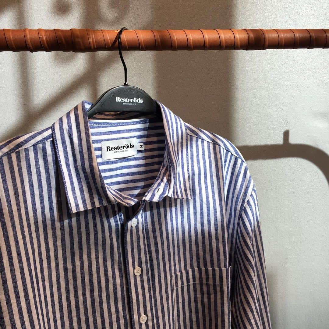レステロッズのインスタグラム：「Pop over shirt ”stripe”. Navy/white with pearl buttons. #Originalneverdies #Resteröds」