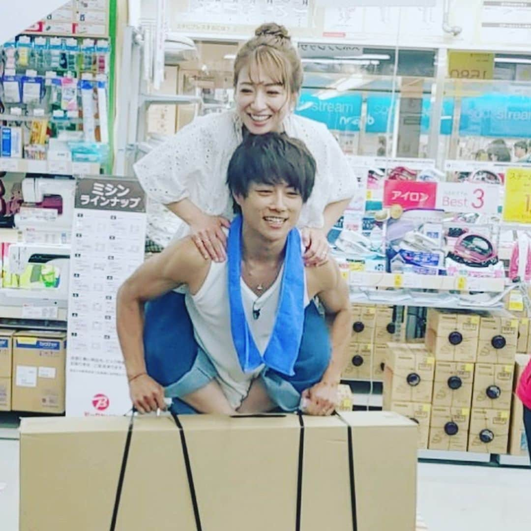 杉浦太陽さんのインスタグラム写真 - (杉浦太陽Instagram)「今夜は夫婦で、  ぐるナイ！！ いつまで妻をおんぶ出来るか対決！！！！！！ がっつりヘロヘロw  今夜。是非観てくださ〜い^ ^  #ぐるナイ #夫婦でおんぶ #体力勝負」6月13日 19時05分 - sugiurataiyou_official