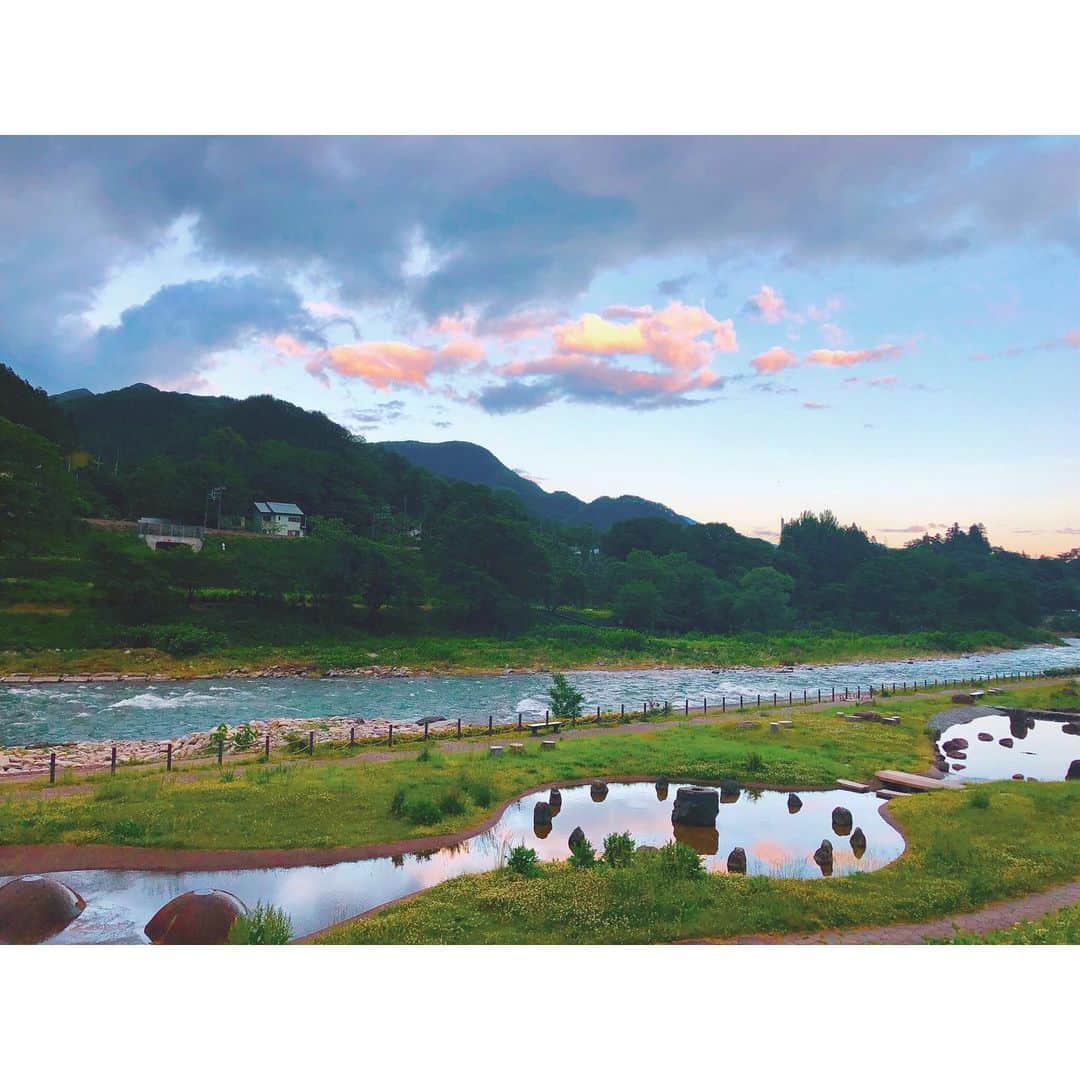 樋口柚子さんのインスタグラム写真 - (樋口柚子Instagram)「・° 手前の池に映る雲が綺麗☁️」6月13日 19時07分 - higuchi_yuzu_official