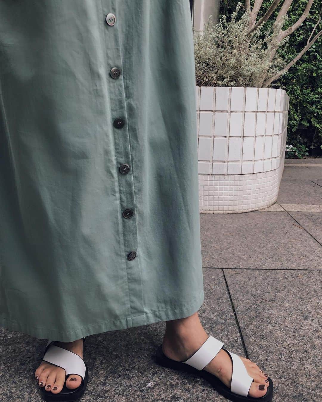 佐野真依子さんのインスタグラム写真 - (佐野真依子Instagram)「■Lola Linen F/B OP ￥9,612 お気に入りの ミントグリーンカラー🌿 フロントシェルボタンが ポイントのマキシ丈ワンピース🐚 ゆったりとした着心地で リラックスできる1着❤︎ すぐに届く商品です❤︎ @trunc88_official  #trunc88 らくちんペタンコサンダルは ZARAのものです⛱」6月13日 19時10分 - sanomaisanomai