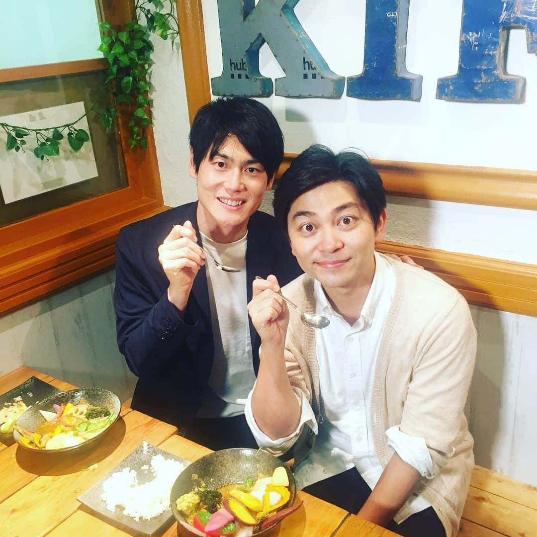 上重聡さんのインスタグラム写真 - (上重聡Instagram)「バゲット「水曜日はカレー日」 森圭介先輩とロケ🍛  #バゲット #水曜日はカレー日 #森圭介」6月13日 19時14分 - satoshi18kamishige