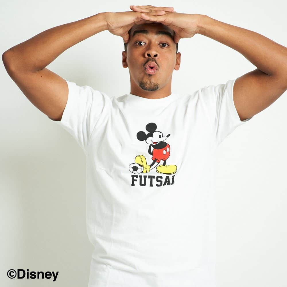 sfidaさんのインスタグラム写真 - (sfidaInstagram)「. 【FUTSAL MICKEY T-Shirt】 . sfida限定商品「フットサル ミッキー」🐭 . デザインは、ファッション業界にとどまらず幅広く活躍する吉田ロベルトによるもの。 ディズニーコーデに。普段着に。 ペアルックにもおすすめ。 . 📸aio fukuda(@aiofukuda_ ) . #sfida #スフィーダ #MICKEY #FUTSAL #フットサル #soccer #サッカー #football #フットボール #mickeymouse #disney #吉田ロベルト #yoshidaroberto #fashion #tshirt」6月13日 19時16分 - sfidasports