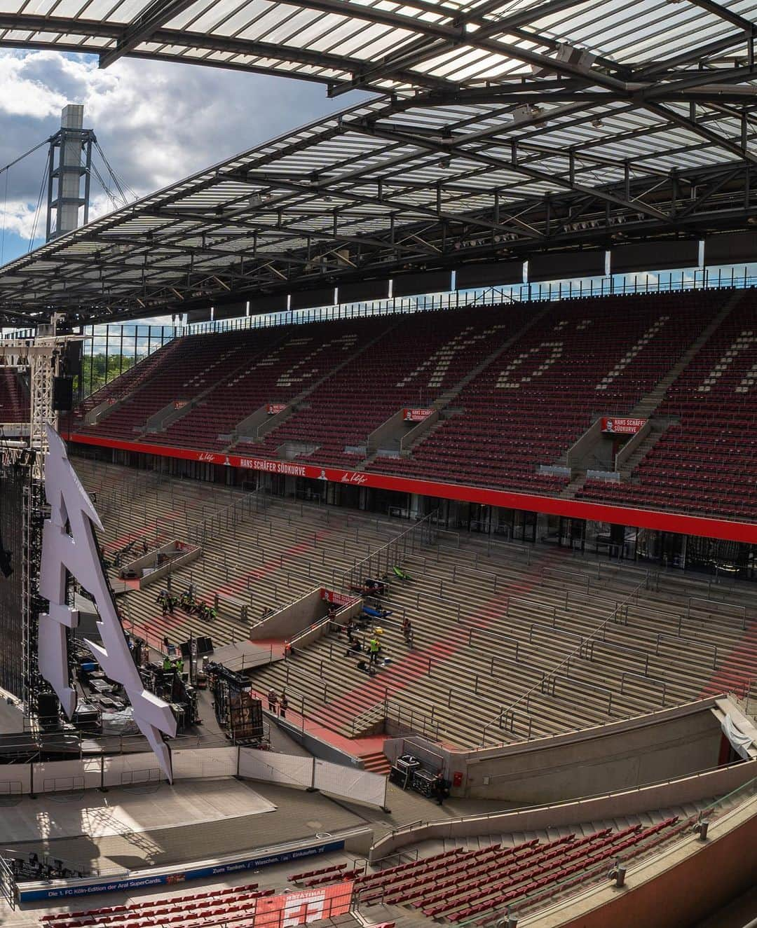 メタリカさんのインスタグラム写真 - (メタリカInstagram)「Can’t wait to see this place filled with energetic #Metallica fans later tonight. (Swipe for more panorama) #MetInCologne #WorldWired」6月13日 19時26分 - metallica