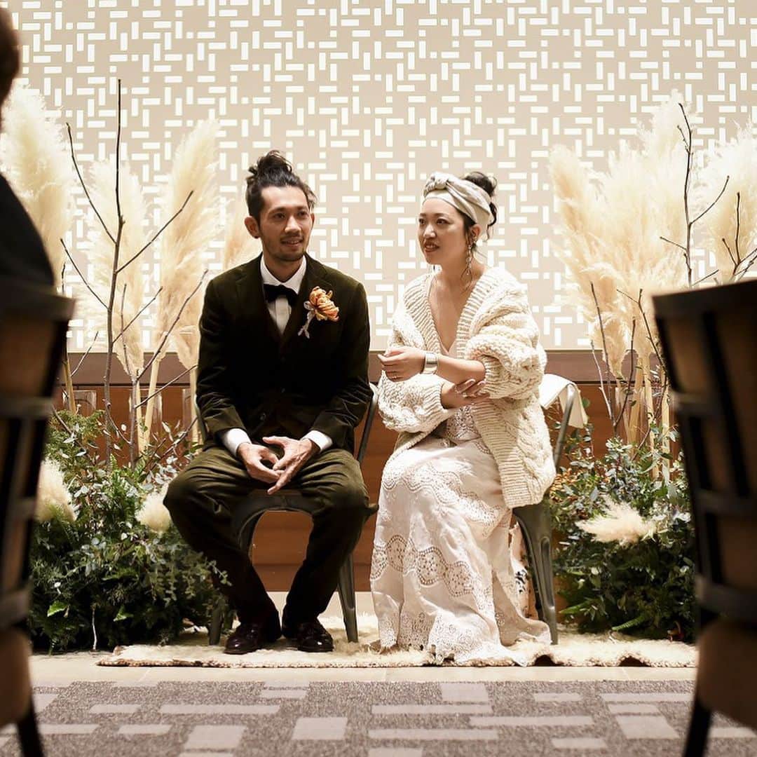 ARCH DAYS Weddingsさんのインスタグラム写真 - (ARCH DAYS WeddingsInstagram)「▼▽CAMPANIO▼▽﻿ 愛媛県松山市のゲストハウスで行われたウィンターウェディング。﻿ ﻿ 空間装飾のテーマはGREEN×WINTER。結婚式には珍しく、高砂やゲストテーブルには花を一切使わず無機質なグリーンを散りばめて。﻿ ﻿ ヘアメイクやドレス、アクセサリーなどのスタイリングも、あえてウェディングには寄せず思い切り自分らしく、とびきりスタイリッシュに。﻿ ﻿ ﻿ Bride : @18_knit_19﻿ Planner : 山田菜々美 （ @marriveil_the_spire ）﻿ Photo by @otocreative﻿ ﻿ ﻿ ▽ARCH DAYSトップページはこちらから☑﻿﻿﻿﻿﻿﻿﻿﻿﻿﻿﻿﻿﻿﻿﻿﻿﻿﻿﻿﻿﻿﻿﻿﻿﻿﻿﻿﻿﻿﻿﻿﻿﻿﻿﻿﻿﻿﻿﻿﻿﻿ @archdays_weddings﻿﻿﻿﻿﻿﻿﻿﻿﻿﻿﻿﻿﻿﻿﻿﻿﻿﻿﻿﻿﻿﻿﻿﻿﻿﻿﻿﻿﻿﻿﻿﻿﻿﻿﻿﻿﻿﻿﻿﻿﻿﻿ プロフィールのリンクから👰🏻﻿﻿﻿﻿﻿﻿﻿﻿﻿﻿﻿﻿﻿﻿﻿﻿﻿﻿﻿﻿﻿﻿﻿﻿﻿﻿﻿﻿﻿﻿﻿﻿﻿﻿﻿﻿﻿﻿﻿﻿﻿﻿ ﻿﻿﻿﻿﻿﻿﻿﻿﻿﻿﻿﻿﻿﻿﻿﻿﻿﻿﻿﻿﻿﻿﻿﻿﻿﻿﻿﻿﻿﻿﻿﻿ ﻿﻿﻿﻿﻿﻿﻿﻿﻿﻿﻿﻿﻿﻿﻿﻿﻿﻿﻿﻿﻿﻿﻿﻿﻿ ﻿﻿﻿﻿﻿﻿﻿﻿#archdays花嫁 をつけて投稿して頂いた方にサイト掲載のお声がけをさせて頂く場合があります🕊🌿﻿﻿﻿﻿﻿﻿﻿﻿﻿﻿﻿﻿﻿﻿﻿﻿﻿﻿﻿﻿﻿﻿﻿﻿﻿﻿﻿﻿﻿﻿﻿﻿﻿﻿﻿﻿﻿﻿﻿﻿﻿﻿ ﻿ ﻿ ▽バースデー・ベビーシャワーなどの情報を見るなら💁🎉﻿﻿﻿﻿﻿﻿﻿﻿﻿﻿﻿﻿﻿﻿﻿﻿﻿﻿﻿﻿﻿﻿﻿﻿﻿﻿﻿﻿﻿﻿﻿﻿﻿﻿﻿﻿﻿﻿﻿﻿﻿﻿ @archdays﻿﻿﻿﻿﻿﻿﻿﻿﻿﻿﻿﻿﻿﻿﻿﻿﻿﻿﻿﻿﻿﻿﻿﻿﻿﻿﻿﻿﻿﻿﻿﻿﻿﻿﻿﻿﻿﻿﻿﻿﻿﻿ ﻿ ﻿ ----------------------﻿﻿﻿ #archdays #marriveilthespire ﻿﻿﻿﻿﻿﻿﻿﻿﻿﻿﻿﻿#マリベールスパイア #愛媛 #松山 #愛媛花嫁 #愛媛プレ花嫁 #愛媛ウェディング #愛媛婚 #愛媛結婚式 #愛媛結婚式場 #松山花嫁 #末嫁花嫁会 #松山ウェディング #松山結婚式 #松山結婚式場 #四国花嫁 #四国プレ花嫁 #四国ウェディング #高砂 #高砂装花 #高砂装飾 #高砂チェア #パンパスグラス #プレ花嫁 #卒花嫁 #2019夏婚 #2019秋婚 #2019冬婚﻿﻿﻿﻿﻿﻿﻿ ----------------------﻿﻿﻿﻿﻿﻿﻿﻿﻿﻿﻿﻿﻿﻿﻿ https://archdays.com/album/2019/06/12/45337﻿ ----------------------﻿﻿﻿﻿﻿﻿﻿﻿﻿﻿﻿﻿﻿﻿」6月13日 19時27分 - archdays_weddings