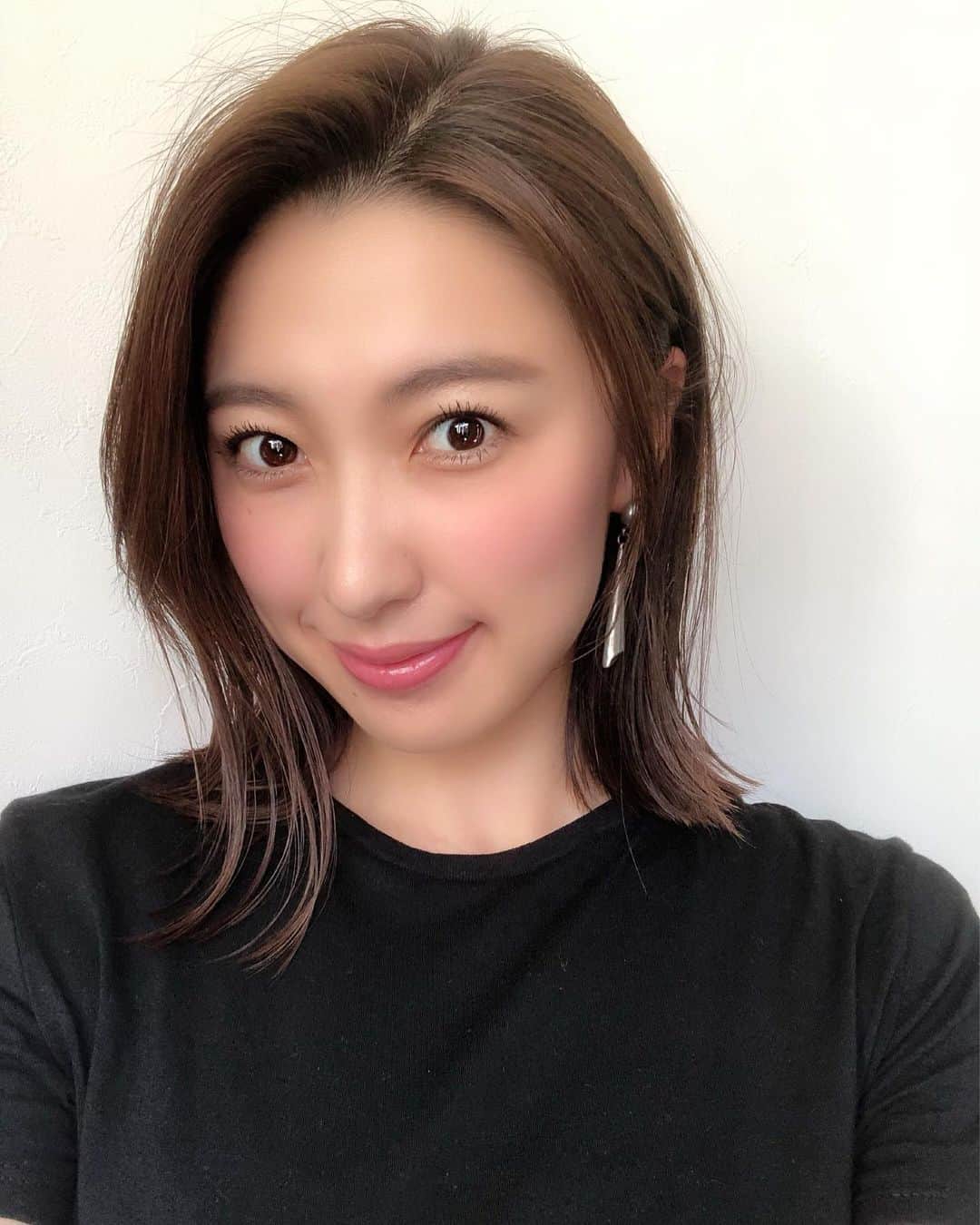 のインスタグラム：「. . ちょっと短くなった✂️ . .」