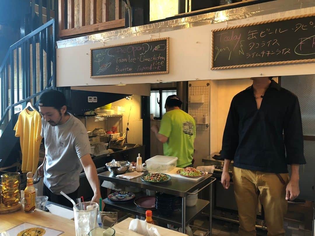 野村祐希さんのインスタグラム写真 - (野村祐希Instagram)「敬愛する先輩が横須賀でお店を開店するということで、 6月15日のグランドオープンに先駆けてご飯を頂きに上がりました 笑  実は少しだけペンキ塗りを手伝わせてもらったから完成がめちゃ嬉しい😭🙏 あ〜美味しかった(*´Д｀*) #タコライス #ライムチキンライス #ブリトー #タピオカドリンク #lookupyokosuka @lookup_yokosuka  @hixxki_lookup」6月13日 19時29分 - yuknmr
