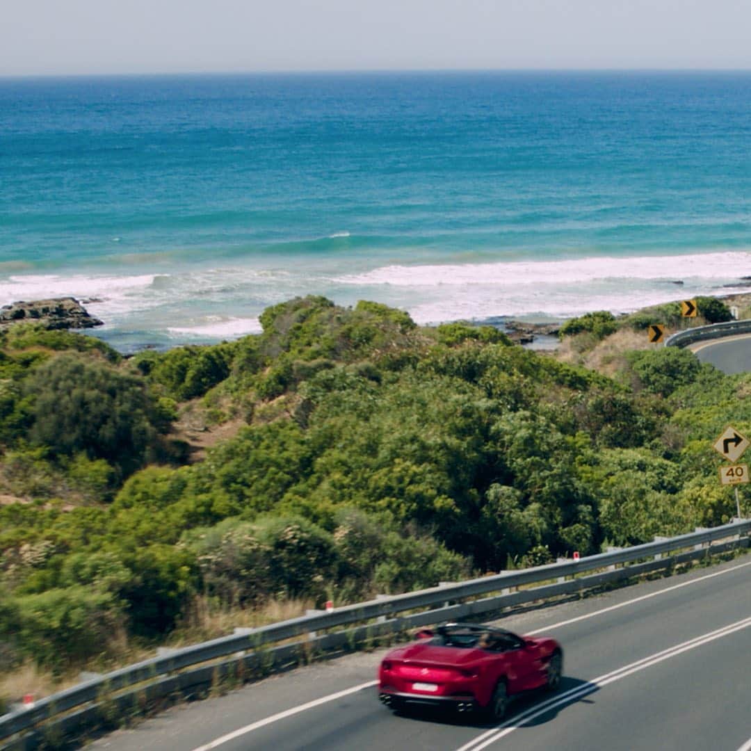 Ferrari Japanさんのインスタグラム写真 - (Ferrari JapanInstagram)「髪を下ろし、陽射しを浴びてください。ひと走りすれば、海岸線の自由があなたのものです。. Bioのリンクをクリック、あなたの旅が始まります。  #FerrariPortofino.  #JourneyWithFerrariPortofino #MyFerrariPortofino #FerrariPortofinoExperience #Australia #GreatOceanRoad」6月13日 19時39分 - ferrarijpn