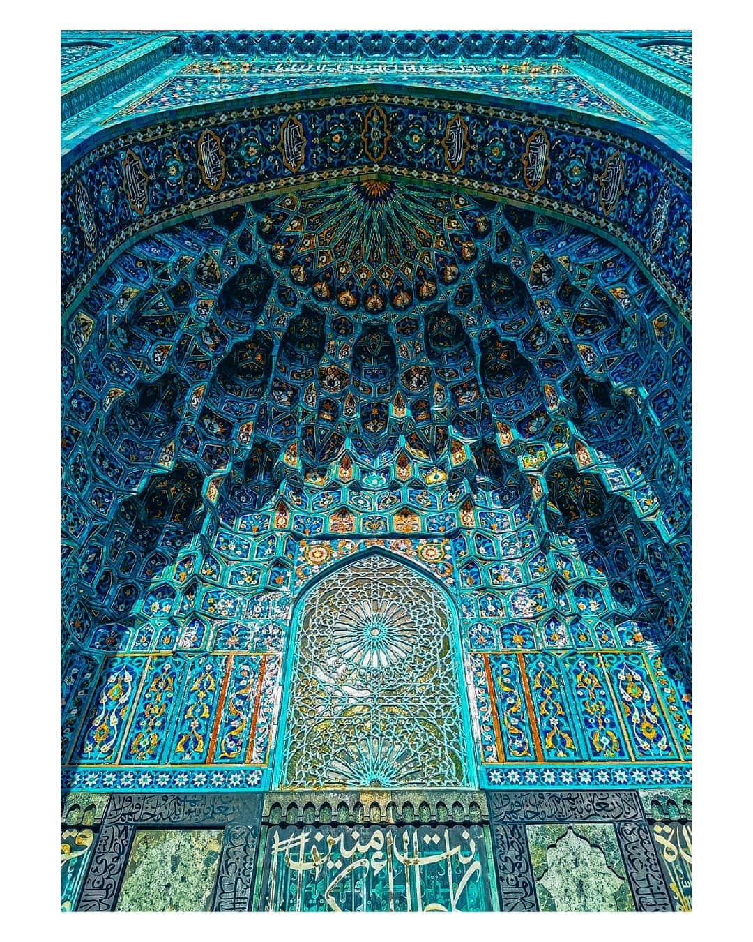 VuTheara Khamさんのインスタグラム写真 - (VuTheara KhamInstagram)「La Mosquée de St. Petersbourg 💙 🕌  CONCOURS : @huaweimobilefr organise un concours photo sur le thème "Color Block". Je vous invite à poster vos plus belles photos colorées.  Pour participer, rien de plus simple, il vous suffit d'intégrer sur vos nouveaux posts #HuaweiShot et #HuaweiColorBlock pour avoir la chance d'être re-posté sur le compte de la marque. Photo prise avec le #huaweiP30Pro #ad」6月14日 1時05分 - vutheara