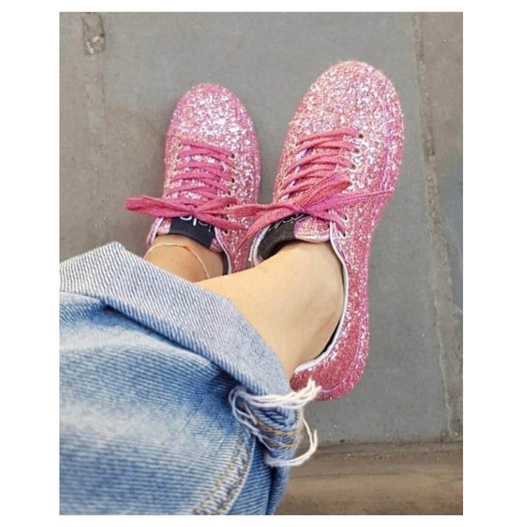 のインスタグラム：「#islo #isloisabellalorusso #isloshoes #shoes #sneakers #glitter #color #fucsia #fashion #style #shop #negozio #rivenditore #rivenditoreautorizzano #gubbio #denim #jeans #shopping #shoesaddict #shoponline #shoppingonline #madeinitaly #staytuned」