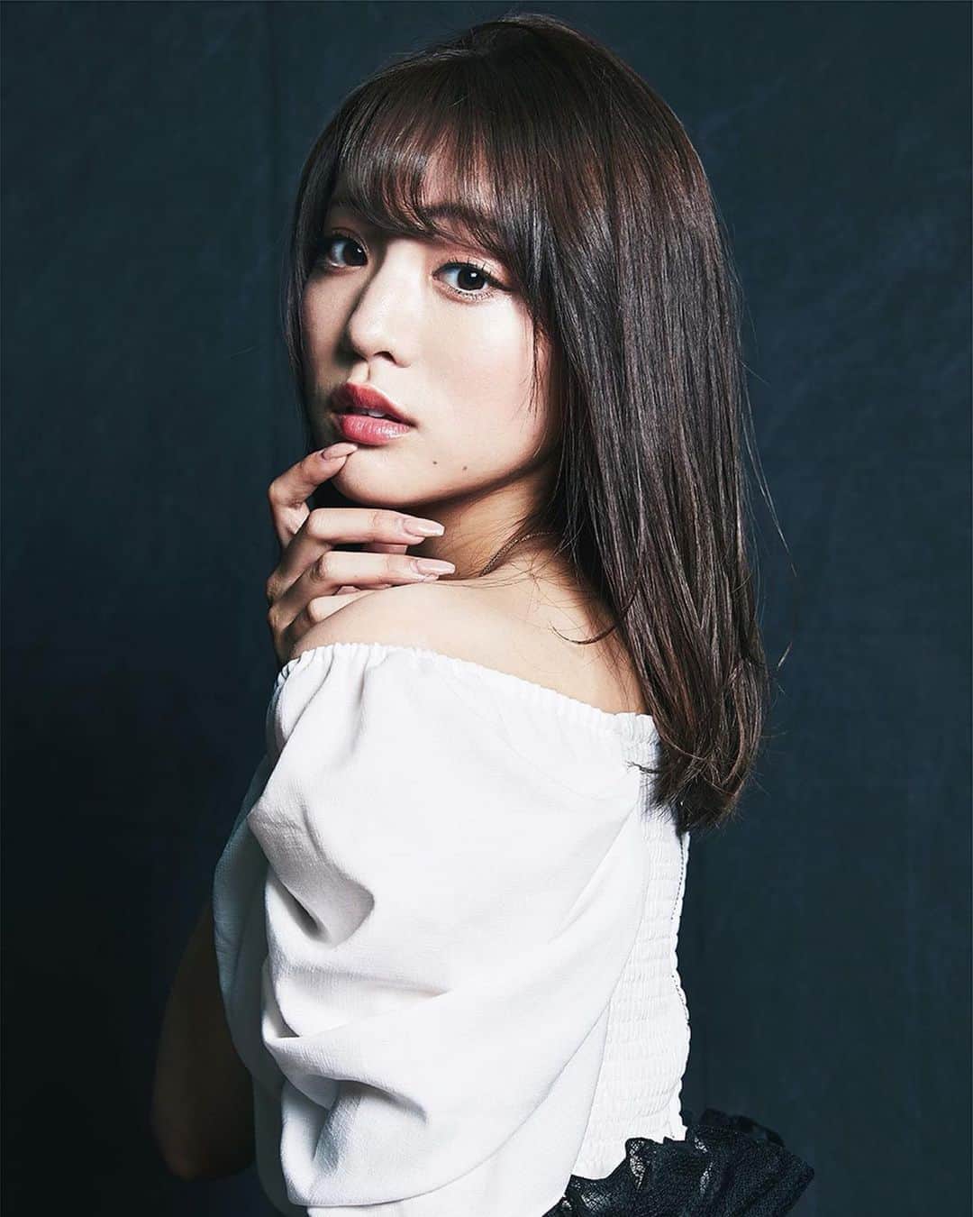 志田友美（ゆうみん）のインスタグラム：「🌹お知らせです🌹 . 志田友美は、 これからの将来を考えた時にもっとソロで活躍していきたい、 モデルについても、しっかり向き合いたいと思い【FIRSTORDER AGENT】の一員となりました！ 多数のクリエイターが所属しているエージェントとタッグを組むことになりました！！まだまだ無知ですが、 新たな挑戦をする志田友美の応援をよろしくお願いします❤ . 発表早々、LINEニュースやYahooニュース、ナタリーやモデルプレス…たくさんの媒体さんに取り上げられて頂いてます😭💓感謝です！ . #志田友美 #firstorderagent #japanesegirl #model #よろしくね💓」