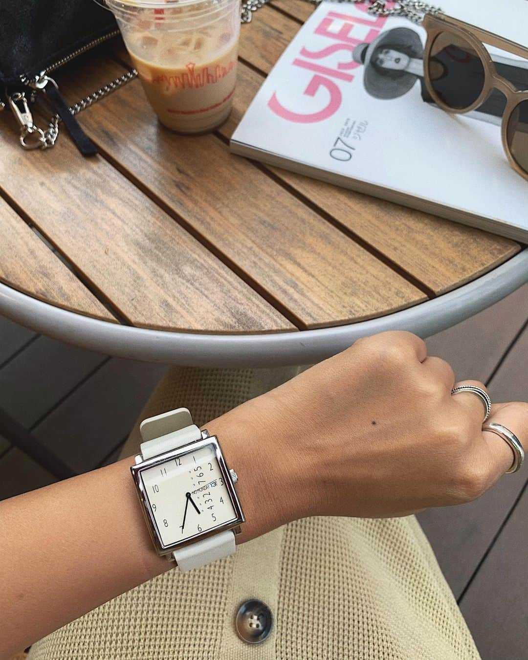 草野春香さんのインスタグラム写真 - (草野春香Instagram)「. ⌚️ @nomonday_jp 珍しいスクエアデザインが可愛い✨ ✔︎クーポンコード 『kusano_haruka』 →10%OFF #nomonday #watch #ノーマンデー #腕時計 #時計 #手元倶楽部」6月13日 20時08分 - _haruka030_