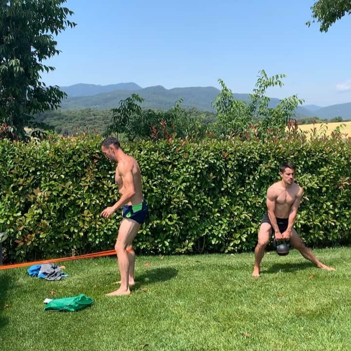 ボージャン・クルキッチのインスタグラム：「Con este grupo es más fácil machacarse en verano. 💪🏻😜 Hard work in the summer is easier with these friends! #stageregeneraélite」