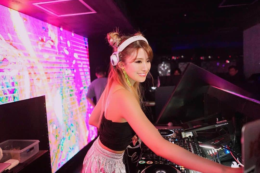 鈴木まりなのインスタグラム：「🥳  #dj #girlsdj #femaledj #asiandj #Japanesedj #djlife #djingismylife #djinglife #djlifestyle」