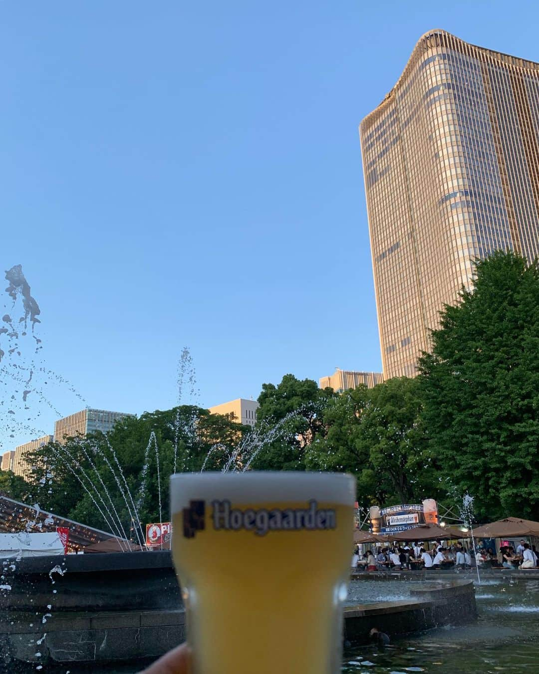 くろさんのインスタグラム写真 - (くろInstagram)「ヒビヤガーデン🍻 #ヒビヤガーデン #ヒビヤガーデン2019 #日比谷公園 #hibiyapark #ビアガーデン #外飲み最高 #outdoordrinking #日比谷飲み #日比谷呑み #日比谷公園飲み #日比谷公園呑み #有楽町飲み #有楽町呑み #銀座飲み #銀座呑み #内幸町飲み #内幸町呑み #ヒューガルデンホワイト #コナブリューイング #ハナレイアイランド #ヴァイエンシュテファン #幻の白ビール #世界最古の醸造所」6月13日 20時11分 - m6bmw