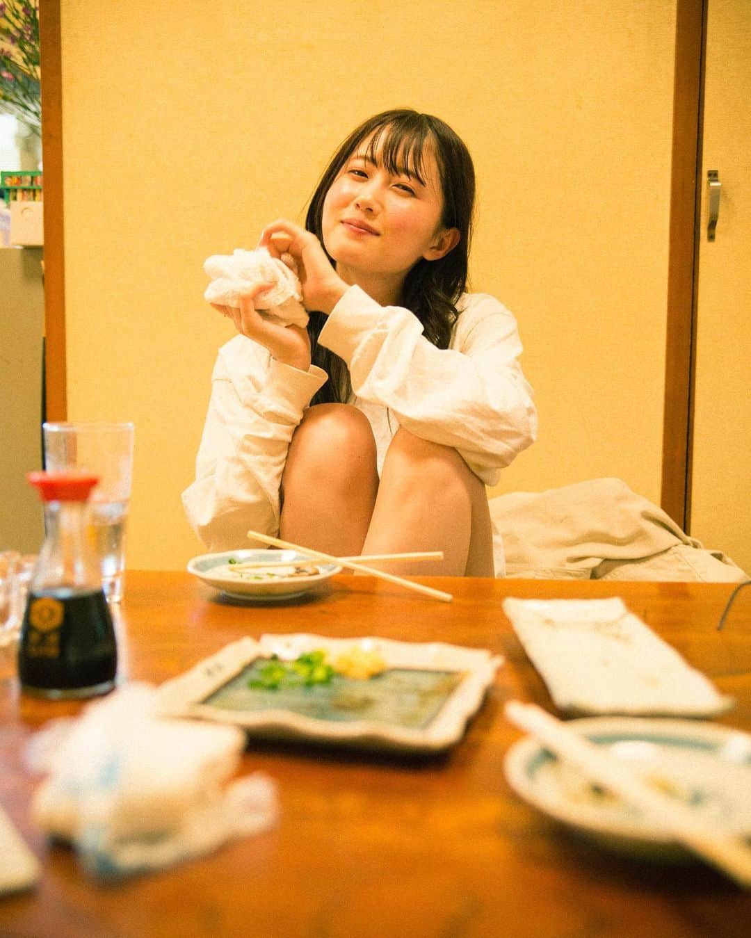 増澤璃凜子さんのインスタグラム写真 - (増澤璃凜子Instagram)「前の投稿で凄くコメントくれたけど、 いや、あの、こんな感じで居酒屋にいたらどうするつもりでしょうか。皆さん。  #photoby @maohashinokuchi #居酒屋」6月13日 20時25分 - ririkomasuzawa